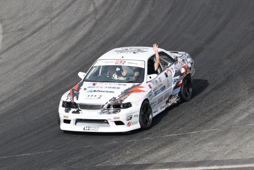 ファンサービスをするガレドリさん