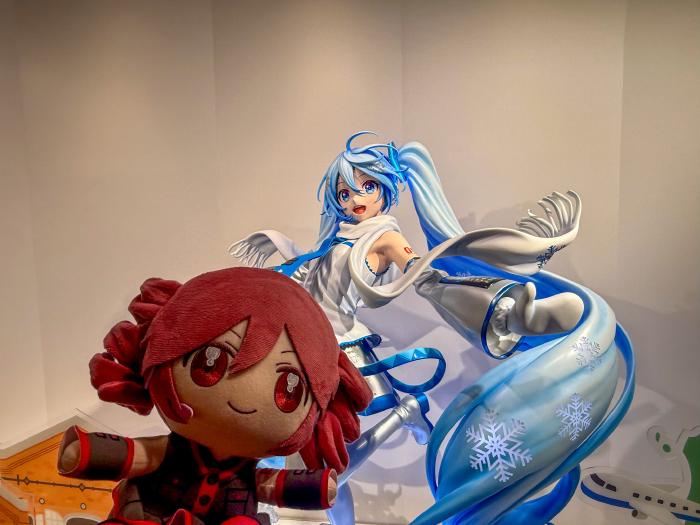 空港の雪ミクとテトさん