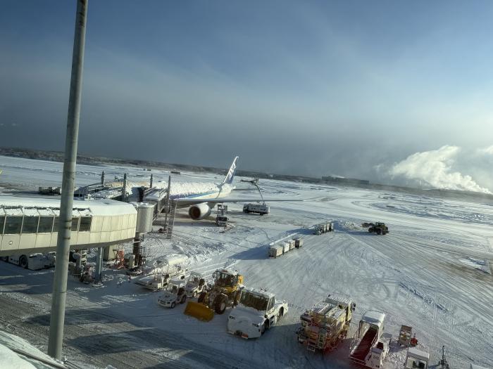 雪の積もった飛行機