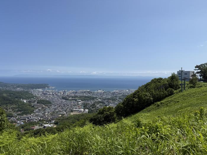 天狗山から見下ろす小樽と海