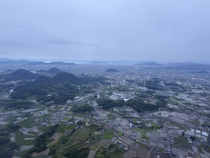 高松の街と香川の山々