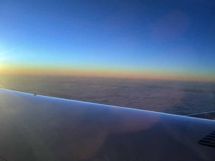 夜が追いかけてくるような、17時過ぎの空