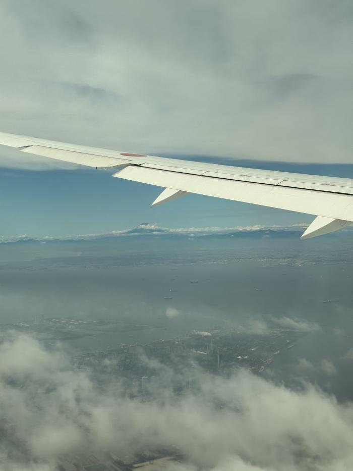 窓の外に富士山